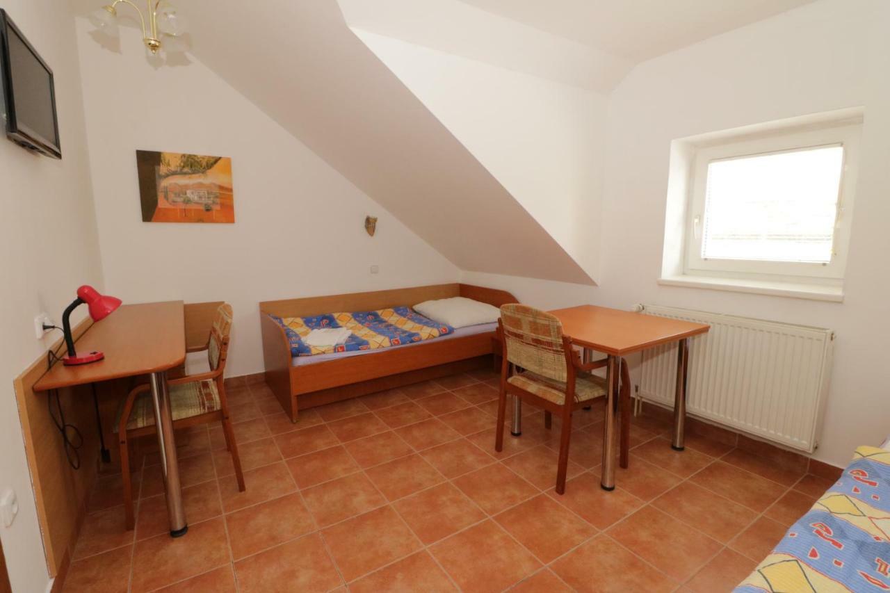 Penzion Hurka Hotel Dolni Libchavy Exterior foto