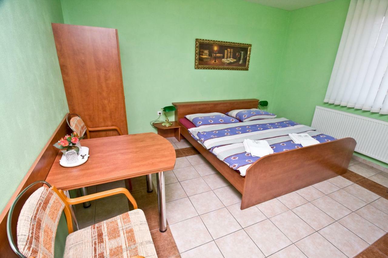 Penzion Hurka Hotel Dolni Libchavy Exterior foto