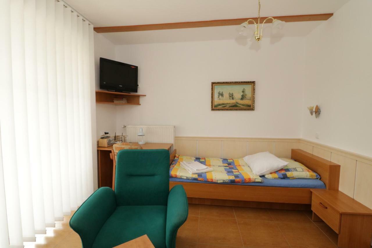Penzion Hurka Hotel Dolni Libchavy Exterior foto
